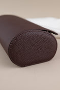 Carica l'immagine nel visualizzatore della galleria, Uhrenrolle 3 - Large - Chocolate Brown
