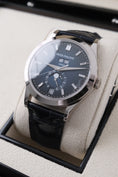 Bild in Galerie-Betrachter laden, Patek Philippe Annual Calendar Blue Baguette Diamond Dial 5396G-017 - Detailansicht 4