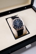 Load image into Gallery viewer, Patek Philippe Annual Calendar Blue Baguette Diamond Dial 5396G-017 - Detailansicht 1
