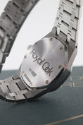 Carica l'immagine nel visualizzatore della galleria, Audemars Piguet Royal Oak Dual Time 25730ST - Vista dettagliata 7