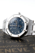 Carica l'immagine nel visualizzatore della galleria, Audemars Piguet Royal Oak Dual Time 25730ST - Vista dettagliata 3