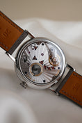 Cargar la imagen en la vista de la galería, Nomos Lambda Blue 175 Years Watchmaking Glashütte 960.S3 - Detailansicht 2