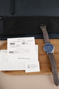 Cargar la imagen en la vista de la galería, Nomos Lambda Blue 175 Years Watchmaking Glashütte 960.S3 - Papiere und oder Lieferumfang