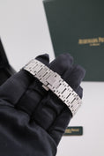 Bild in Galerie-Betrachter laden, Audemars Piguet Royal Oak Jumbo 15202ST.OO.1240ST.01 - Detailansicht 9