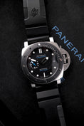 Load image into Gallery viewer, Panerai Submersible PAM00683 - Detailansicht 4