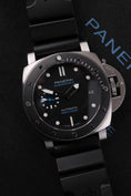 Load image into Gallery viewer, Panerai Submersible PAM00683 - Detailansicht 3