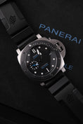 Load image into Gallery viewer, Panerai Submersible PAM00683 - Detailansicht 1