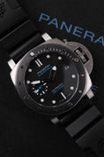 Load image into Gallery viewer, Panerai Submersible PAM00683 - Detailansicht 2
