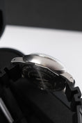 Load image into Gallery viewer, Panerai Submersible PAM00683 - Detailansicht 8