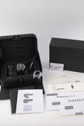 Load image into Gallery viewer, Panerai Submersible PAM00683 - Papiere und oder Lieferumfang