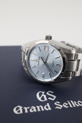 Bild in Galerie-Betrachter laden, Grand Seiko Heritage Collection 25th Anniversary Limited Edition SBGR325G - Detail view 8