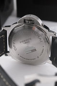 Load image into Gallery viewer, Panerai Luminor PAM00915 - Detailed view 6