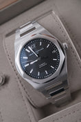 Bild in Galerie-Betrachter laden, Girard Perregaux Laureato 81010-11-634-11A - Detail view 1