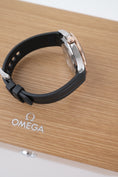 Carica l'immagine nel visualizzatore della galleria, Omega Seamaster Diver 300M 21022422001002 - Detailansicht 4