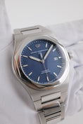 Bild in Galerie-Betrachter laden, Girard Perregaux Laureato Blue Dial 810001143111A - Detailansicht 3