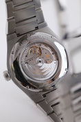 Bild in Galerie-Betrachter laden, Girard Perregaux Laureato Blue Dial 810001143111A - Detailansicht 11