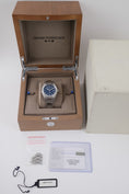Bild in Galerie-Betrachter laden, Girard Perregaux Laureato Blue Dial 810001143111A - Papiere und oder Lieferumfang