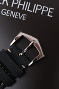 Load image into Gallery viewer, Patek Philippe Calatrava 5226G-001 - Detail view 7