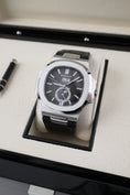 Bild in Galerie-Betrachter laden, Patek Philippe Nautilus Annual Calendar 5726A-001 - Detailansicht 1