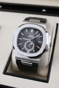 Bild in Galerie-Betrachter laden, Patek Philippe Nautilus Annual Calendar 5726A-001 - Detailansicht 2