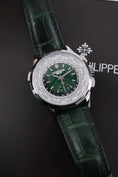 Bild in Galerie-Betrachter laden, Patek Philippe World Time Chronograph 5930P-001 - Detailansicht 4