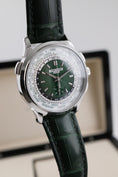 Bild in Galerie-Betrachter laden, Patek Philippe World Time Chronograph 5930P-001 - Detailansicht 3