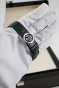 Bild in Galerie-Betrachter laden, Patek Philippe World Time Chronograph 5930P-001 - Detailansicht 8