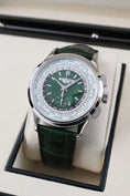 Bild in Galerie-Betrachter laden, Patek Philippe World Time Chronograph 5930P-001 - Detailansicht 1