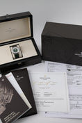 Bild in Galerie-Betrachter laden, Patek Philippe World Time Chronograph 5930P-001 - Papiere und oder Lieferumfang