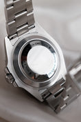 Carica l'immagine nel visualizzatore della galleria, Rolex Sea-Dweller 126600 - Detail view 7