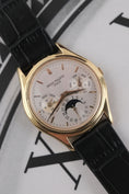 Bild in Galerie-Betrachter laden, Patek Philippe Perpetual Calendar 3940J - Detailansicht 1