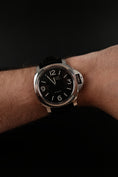 Bild in Galerie-Betrachter laden, Panerai Luminor Base 8 Days 44mm PAM00560 Box + og. Papiere TOP Condition
