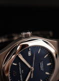 Bild in Galerie-Betrachter laden, Girard Perregaux Laureato Blue Dial 810001143111A Box + og. Papiere 225th Anniversary Limited Edition
