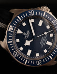 Bild in Galerie-Betrachter laden, Tudor Pelagos FXD 25707B/22 Box + og. Papiere NEW partially Stickered
