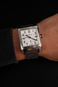 Charger l'image dans la visionneuse de la galerie, Jaeger-LeCoultre Reverso Squadra Hometime 7008420 Box + og. Papiere LC DE
