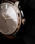 Bild in Galerie-Betrachter laden, H.Moser & Cie Endeavour Monard Centre Seconds 343505015 Box + og. Papiere Platinum
