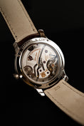 Load image into Gallery viewer, H.Moser & Cie Endeavour Monard Centre Seconds 343505015 Box + og. Papiere Platinum
