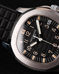 Bild in Galerie-Betrachter laden, Patek Philippe Aquanaut 5066  2024 Extract
