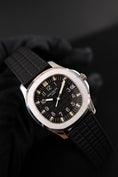 Bild in Galerie-Betrachter laden, Patek Philippe Aquanaut 5066  2024 Extract
