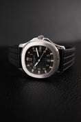 Bild in Galerie-Betrachter laden, Patek Philippe Aquanaut 5066  2024 Extract
