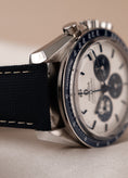 Load image into Gallery viewer, Omega Speedmaster 31032425002001 Box + og. Papiere 'Silver Snoopy Award' 50th Anniversary
