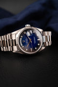 Cargar la imagen en la vista de la galería, Rolex Day-Date 36 18239 Box Blue Vignette Diamond Dial White Gold
