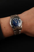 Cargar la imagen en la vista de la galería, Rolex Day-Date 36 18239 Box Blue Vignette Diamond Dial White Gold
