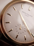 Bild in Galerie-Betrachter laden, Patek Philippe Calatrava 5196J Box Patek Service 2021
