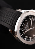 Bild in Galerie-Betrachter laden, Patek Philippe Aquanaut 5167A-001 Box + og. Papiere Unworn, German Delivered
