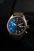 Carica l'immagine nel visualizzatore della galleria, IWC Fliegeruhr Spitfire Chronograph IW387901 Box + og. Papiere
