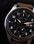 Charger l'image dans la visionneuse de la galerie, IWC Fliegeruhr Spitfire Chronograph IW387901 Box + og. Papiere
