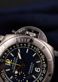 Bild in Galerie-Betrachter laden, Panerai Luminor Submersible 1950 Pangaea Depth Gauge PAM00307 Box + og. Papiere Panerai Service 2024
