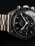 Bild in Galerie-Betrachter laden, Omega Speedmaster Professional Moonwatch 31030425001001 Box + og. Papiere German Delivered, First Buyer's Invoice
