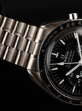 Bild in Galerie-Betrachter laden, Omega Speedmaster Professional Moonwatch 31030425001001 Box + og. Papiere German Delivered, First Buyer's Invoice
